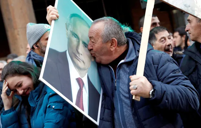 A supporter of Russian President Vladimir Putin kisses his portrait in Belgrade, Serbia, January 17, 2019. (Photo by Bernadett Szabo/Reuters)