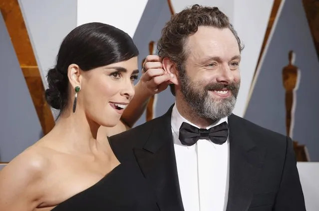 Presenter Sarah Silverman arrives with husband Michael Sheen at the 88th Academy Awards in Hollywood, California February 28, 2016. (Photo by Adrees Latif/Reuters)