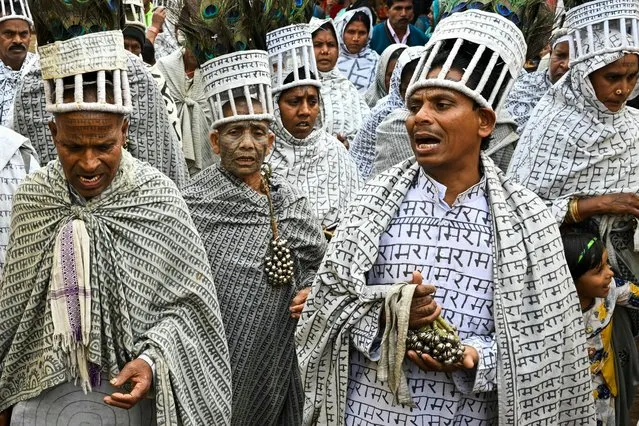 Members of the Ramnami religious movement take out a procession at the Bhajan mela – an annual festival of the sect near the Mahanadi river at Jaijaipur in Chhattisgarh on January 21, 2024. While India's great and good gather for the opening of a controversial temple to the Hindu god Ram, some of his most fervent but least privileged adherents gather separately to celebrate the deity – covered from head to toe in tattoos of his name. (Photo by Indranil Mukherjee/AFP Photo)
