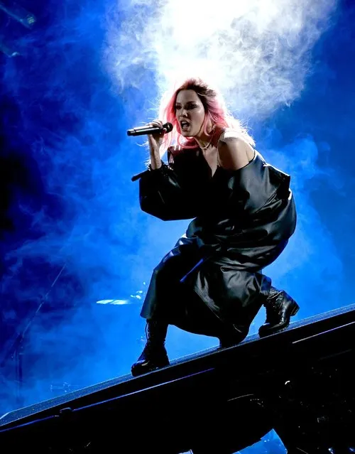 Halsey performs on stage at the 2019 iHeartRadio Music Awards which broadcast live on FOX at the Microsoft Theater on March 14, 2019 in Los Angeles, California. (Photo by Kevin Winter/Getty Images for iHeartMedia)