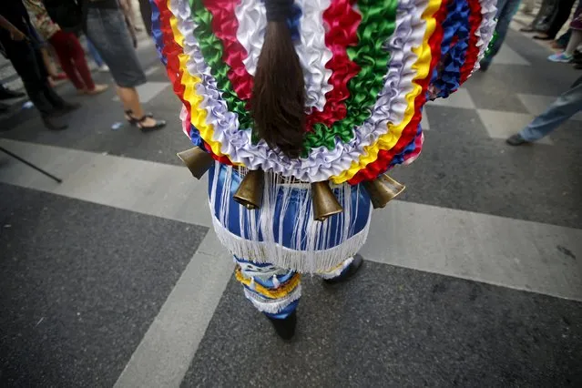 A member of the “Los Danzantes y Los Boteiros” folk group performs during the parade of the 10th International Festival of the Iberian Mask in Lisbon, Portugal May 9, 2015. (Photo by Rafael Marchante/Reuters)
