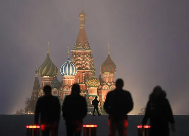 A view of St Basil's Cathedral and Lenin's Mausoleum in Red Square in Moscow, Russia on November 3, 2021. Due to a surge in COVID-19 cases, the Moscow authorities declared non-working days with pay from October 28 to November 7. (Photo by Vladimir Smirnov/TASS)