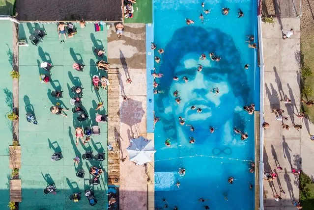 Picture released by Telam news agency showing an aerial view of a huge underwater image of the face of late Argentine Diego Armando Maradona drawn at the bottom of a pool as a tribute to the football star, at Balneario 12 beach club, right by the beach in Mar del Plata, about 400 km south of Buenos Aires, on January 3, 2022. (Photo by Diego Izquierdo/TELAM/AFP Photo)