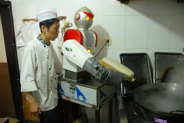 A cook watches a robot making noodles at a restaurant in Beijing, China, April 14, 2016. (Photo by /Reuters)