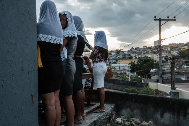Members of the Christian Congregation in Brazil sing a hymn outside of their overcrowded church at Complexo do Alemao community (favela) in Rio de Janeiro, Brazil, on March 25, 2017. (Photo by Yasuyoshi Chiba/AFP Photo)