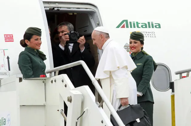 Pope Francis boards a plane on his way to Cairo, Egypt, at Rome's Fiumicino inernational airport, Friday, April 28, 2017. Francis is travelling to Egypt for a two-day trip aimed at presenting a united Christian-Muslim front that repudiates violence committed in God's name. (Photo by Telenews/ANSA via AP Photo)