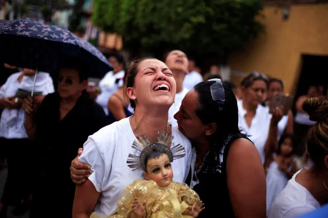 A woman reacts during the funeral of Darwin Zelaya, DJ of a local radio killed by suspected gang members  in Izalco, El Salvador May 27, 2016. (Photo by Jose Cabezas/Reuters)