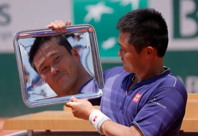 Japan's Shingo Kunieda celebrates with trophy after winning the men's wheelchair tennis final against Argentina's Gustavo Fernandez at the French Open in Paris on June 4, 2022. (Photo by Gonzalo Fuentes/Reuters)