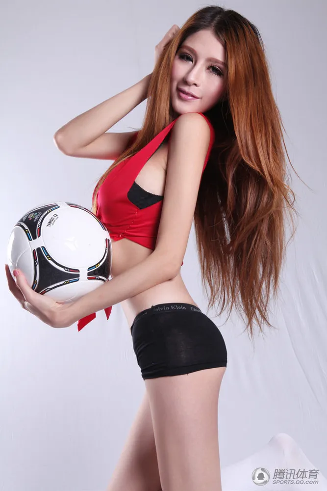 Hot Chinese EURO 2012 Photoshoot