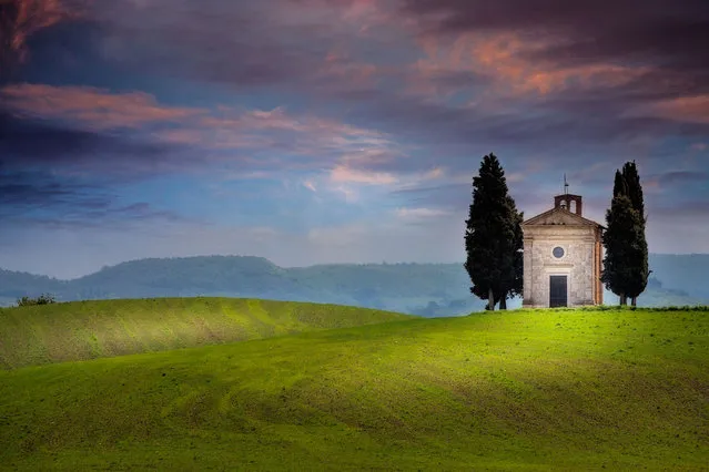 Tuscan farmland in Italy, May 2014. The beautiful pictures were taken by Alberto Di Donato who has a huge passion for the Tuscan landscape and is inspired by the Renaissance artists who painted the same landscapes. (Photo by Alberto Di Donato/HotSpotMedia)