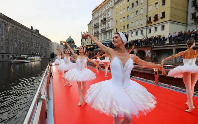 State Ballet Berlin (Staatsballett Berlin) ensemble perform their program “From Berlin with love” on the deck of a ship touring Berlin's landmarks at Spree river, Germany on September 12, 2022. (Photo by Fabrizio Bensch/Reuters)