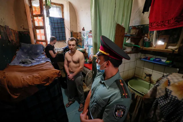Detainees are seen in an old cell in a pre-trial detention facility in Kyiv, Ukraine on July 27, 2020. (Photo by Gleb Garanich/Reuters)