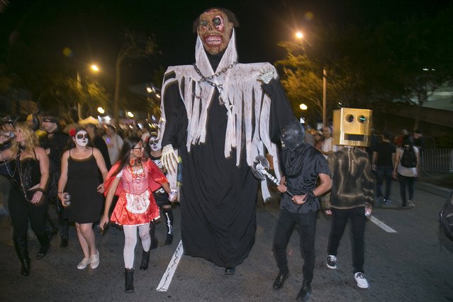 A group of people in costume walk together at the West Hollywood Halloween Costume Carnaval, which attracts nearly 500,000 people annually, in West Hollywood, California October 31, 2015. (Photo by Jonathan Alcorn/Reuters)