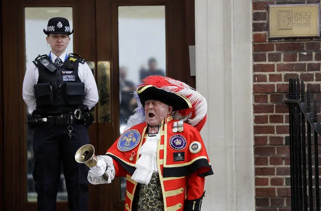Town Crier Tony Appleton announces that the Duchess of Cambridge has given birth to a baby boy outside the Lindo wing at St Mary's Hospital in London London, Monday, April 23, 2018. Kensington Palace says the Duchess of Cambridge has given birth to her third child, a boy weighing 8 pounds, 7 ounces (3.8 kilograms). (Photo by Kirsty Wigglesworth/AP Photo)