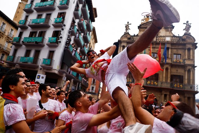 Revellers participate in the opening of the San Fermin festival (Chupinazo) in Pamplona, Spain, on July 6, 2024. (Photo by Susana Vera/Reuters)